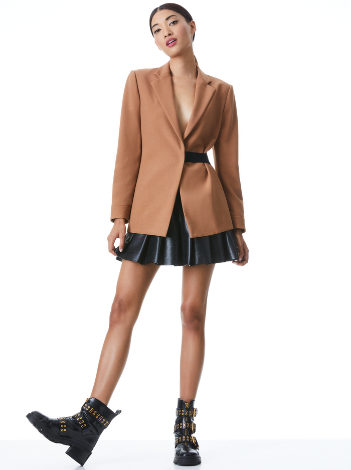 HATTIE SIDE STRAP BLAZER - CAMEL/BLACK image 4 - Alice And Olivia