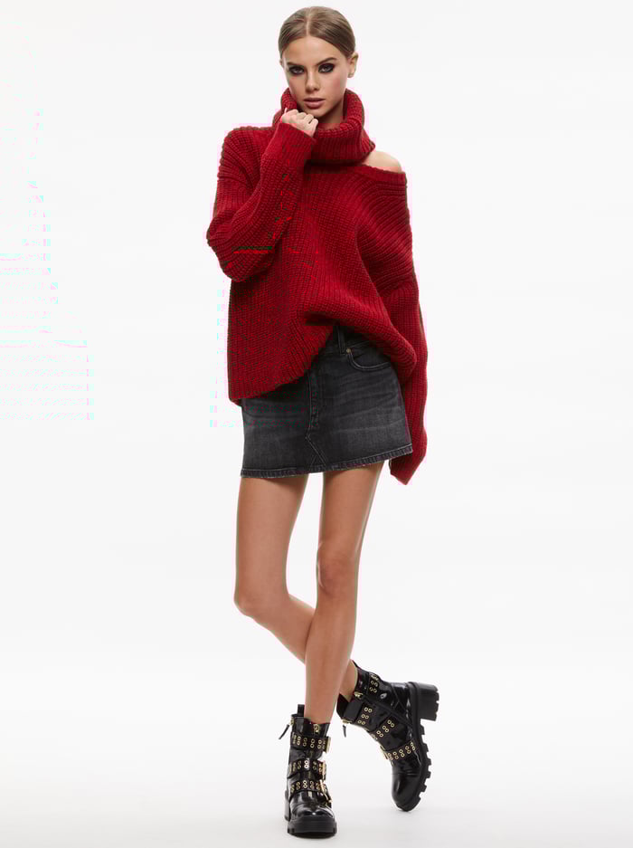 VERE DETACHABLE TURTLENECK SWEATER - BORDEAUX image 4 - Alice And Olivia
