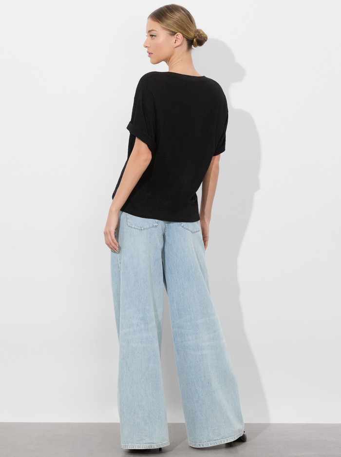 EVAN OVERSIZED TEE - BLACK image 2 - Alice And Olivia