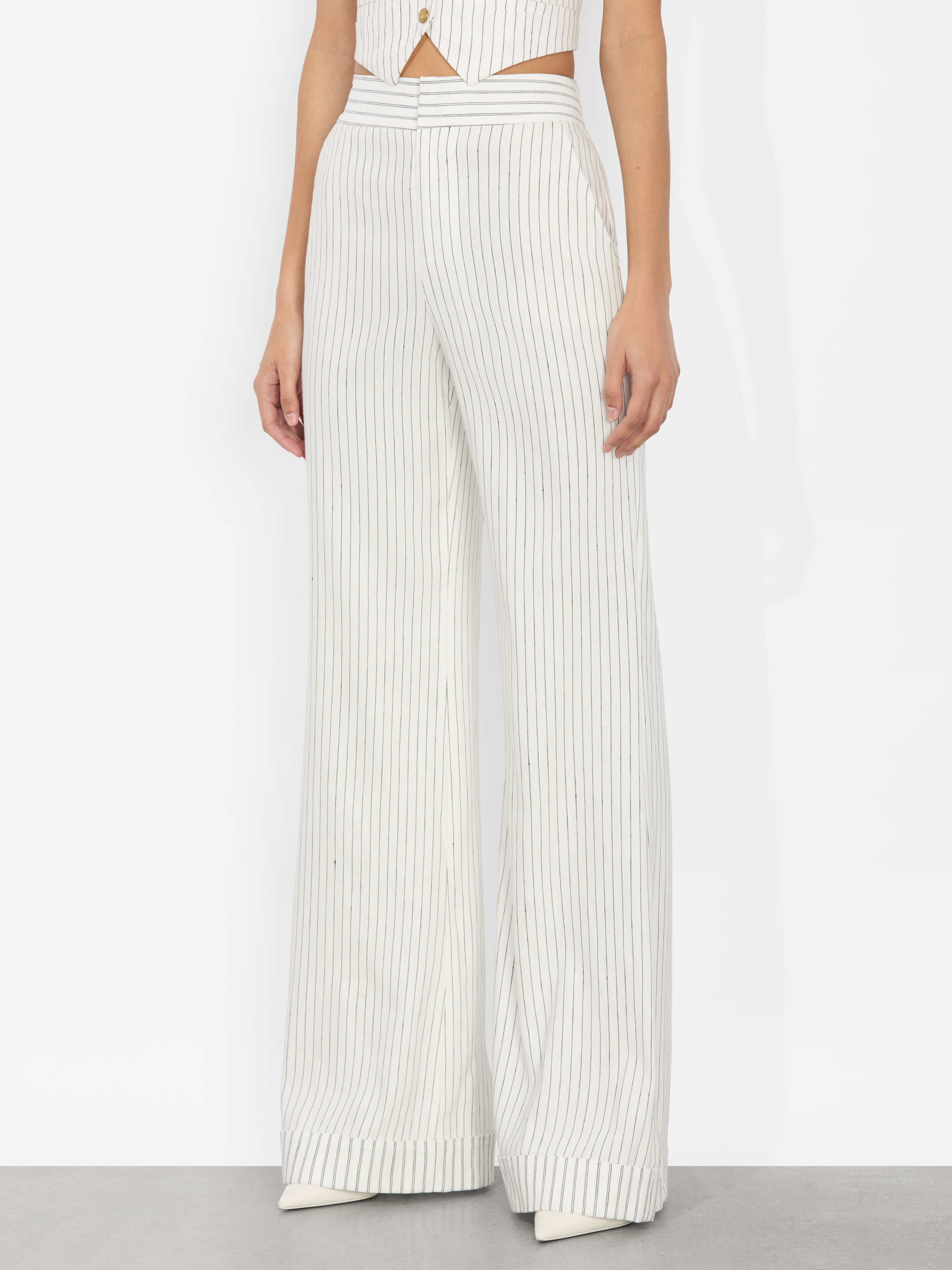 【Alice+Olivia】ホルターネック タンクトップ&プリーツ パンツ Alice + Olivia - Walker Slim Front Slit Pants - Off White