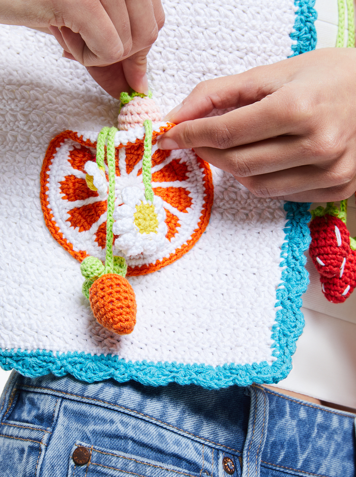 ANDERSON TIE FRONT CARDIGAN - SOFT WHITE MULTI image 3 - Alice And Olivia