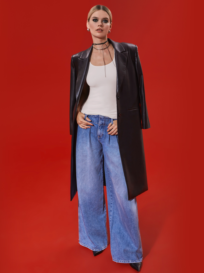 ANDERS LOW RISE PLEATED JEAN - GEORGIA VINTAGE BLUE image 6 - Alice And Olivia