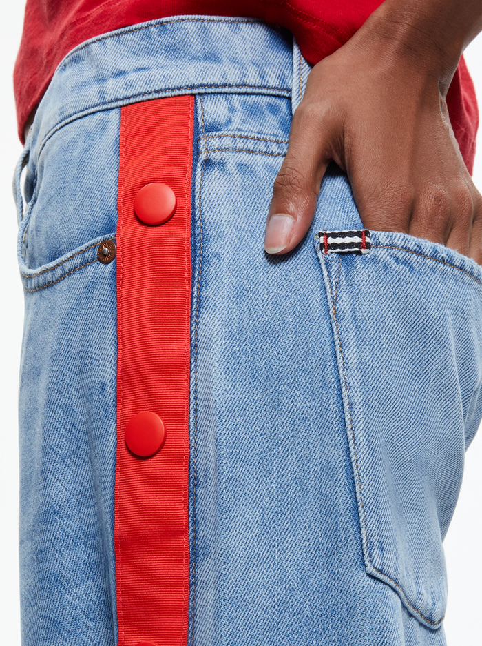 ROLA WIDE LEG SNAP SIDE JEAN - MADDY BLUE image 3 - ALICE + OLIVIA