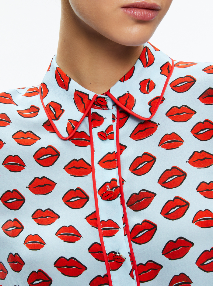 WILLA PLACKET TOP WITH PIPING - KISS KISS BLUE image 3 - Alice And Olivia