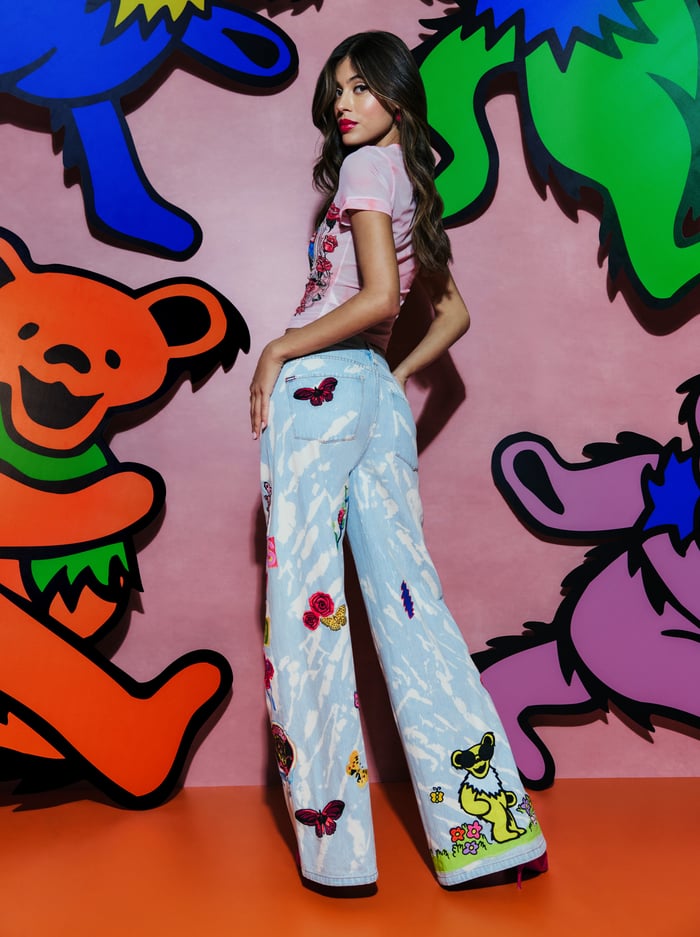 A+O X GRATEFUL DEAD AMAZING JEAN - INDIGO BLEACHED TIE DYE image 7 - Alice And Olivia