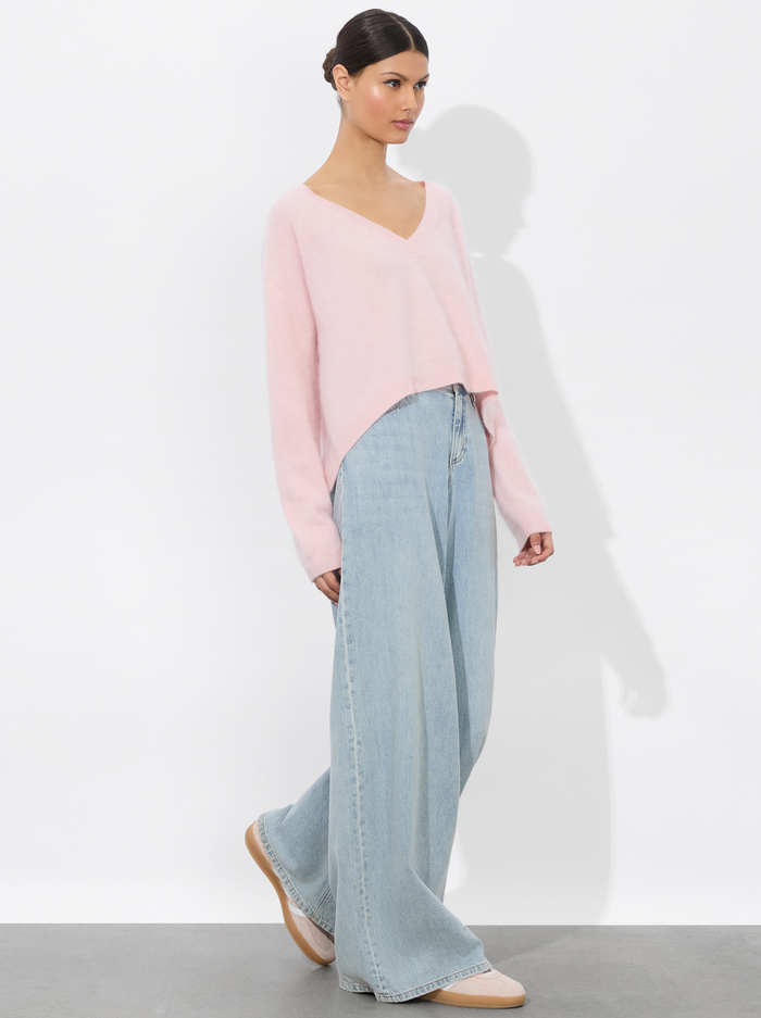 WILLIAMS CASHMERE PULLOVER - SHELL PINK image 4 - Alice And Olivia