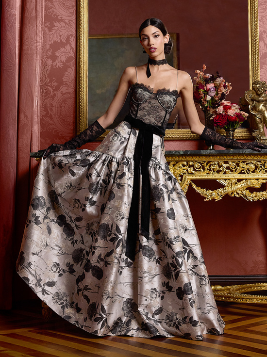 ARDEN FOREST/BLACK-THERA TIERED GOWN
