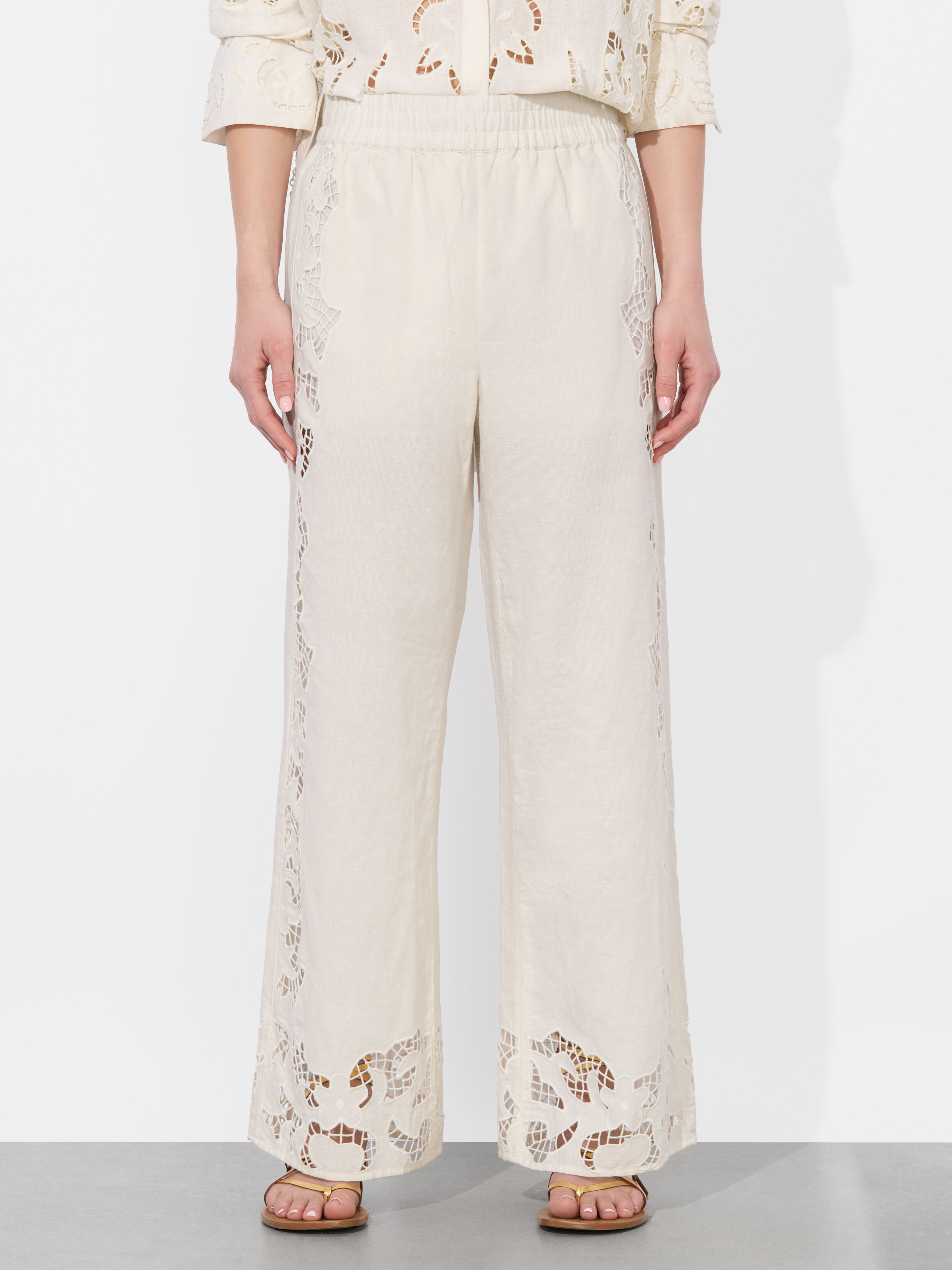 Tanya Eyelet Pull On Pant In Off White | Alice + Olivia