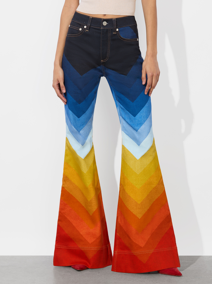 A+O X BRONCO SB BELL JEAN - CHEVRON MULTI - Alice And Olivia