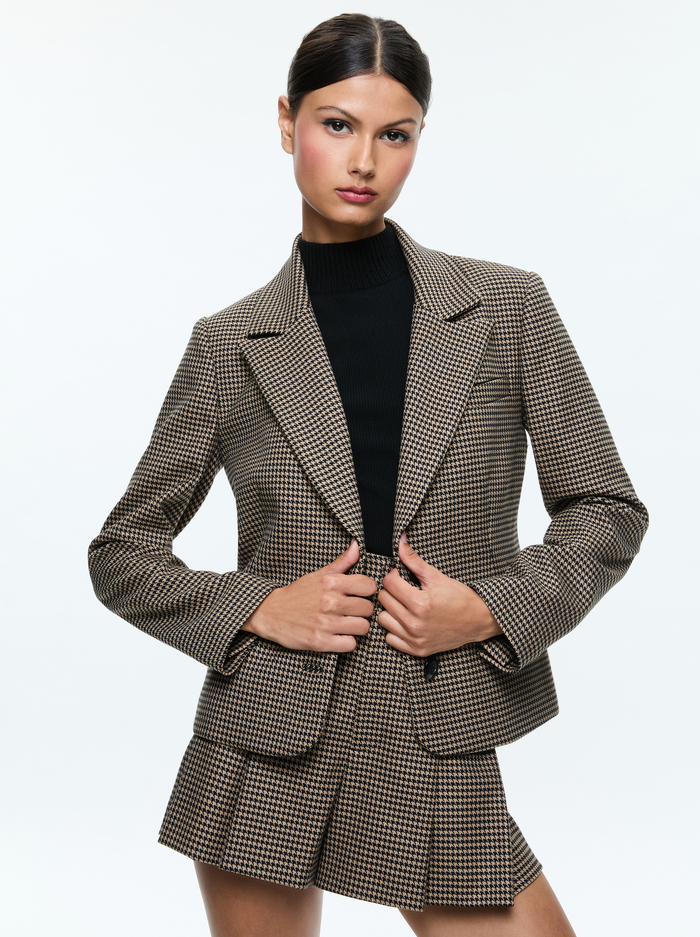 PERSOL BLAZER - CAMEL/BLACK - Alice And Olivia