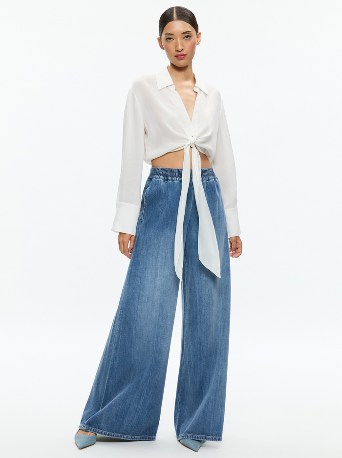 KENLEY DENIM PALAZZO PANT - BROOKLYN BLUE image 4 - Alice And Olivia