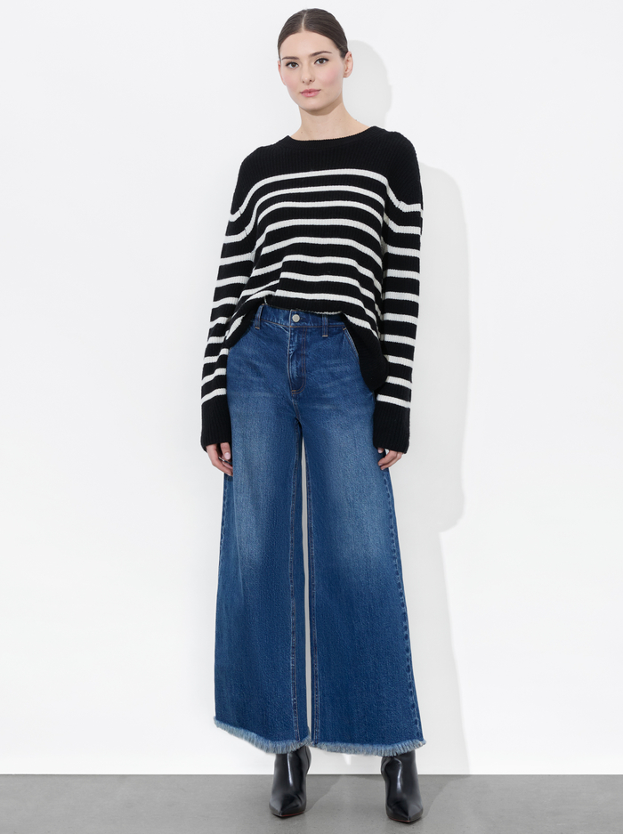 EMORY CROPPED JEAN - LOLA BLUE image 2 - Alice And Olivia