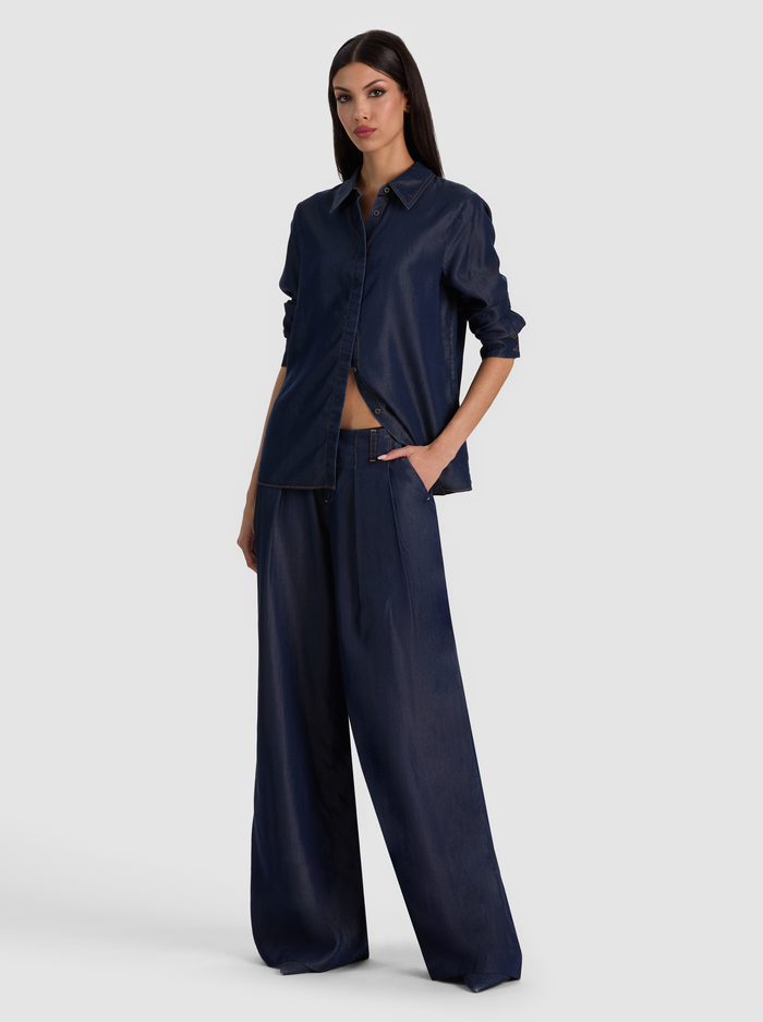 ELIAS DOUBLE PLEAT JEAN - DARK RINSE image 4 - ALICE + OLIVIA