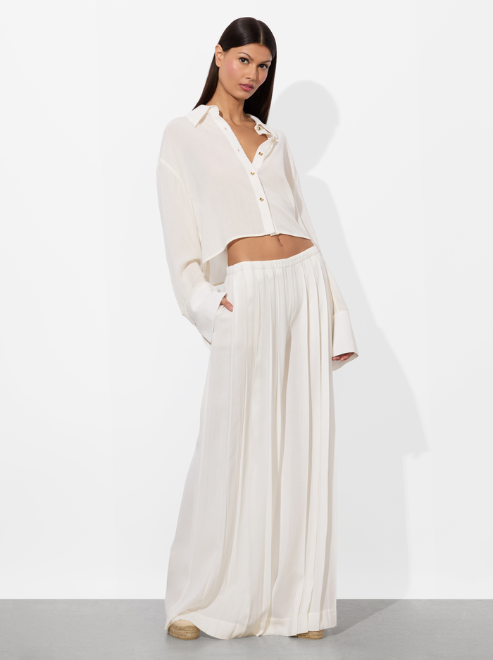 FINELY CROPPED BUTTON DOWN - OFF WHITE image 4 - Alice And Olivia