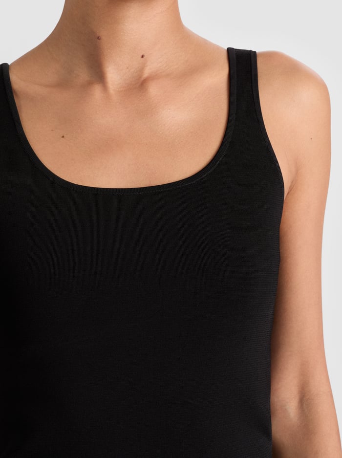 DARYN SCULPTING TANK - BLACK image 3 - Alice And Olivia