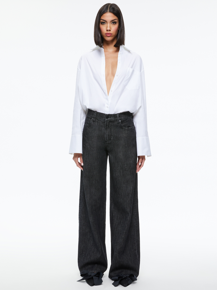 TRISH MID RISE BAGGY JEAN - MAYA SMOOTH BLACK image 2 - Alice And Olivia