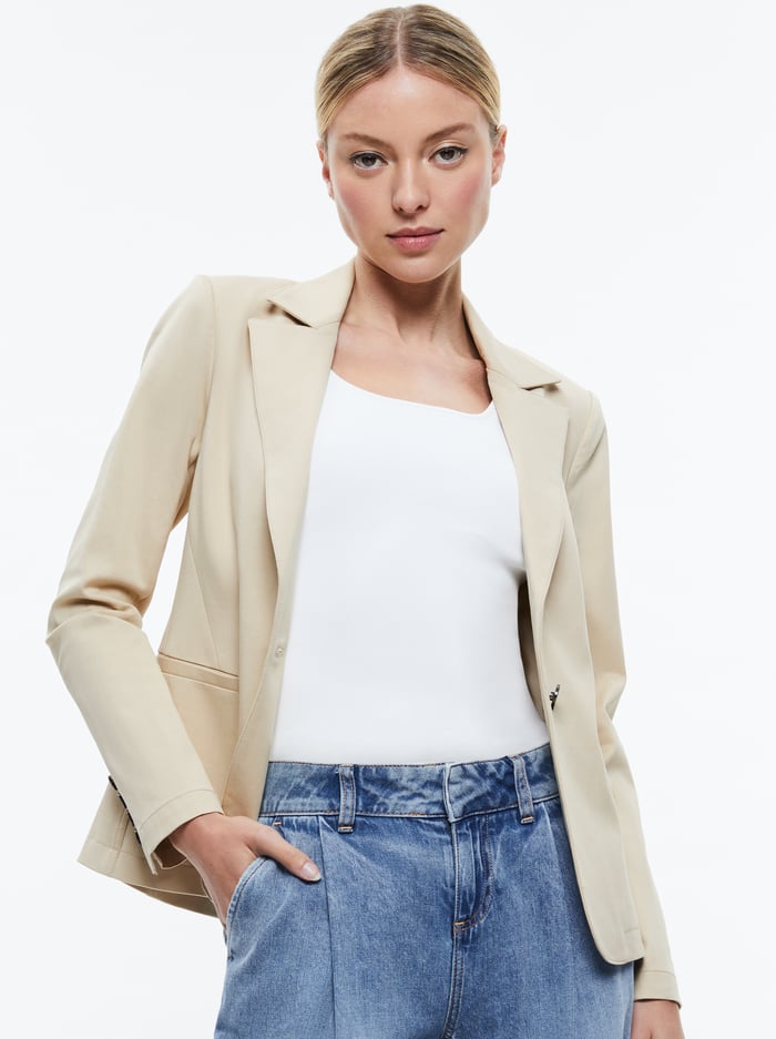 MACEY CHINO FITTED NOTCH COLLAR BLAZER - LATTE - Alice And Olivia