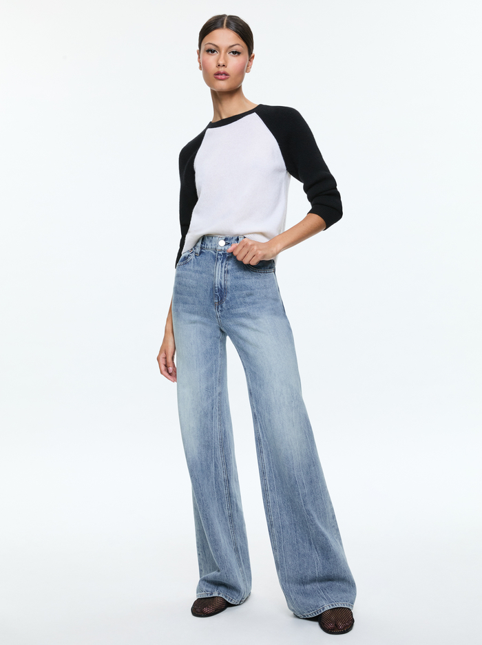 AMARI SHRUNKEN RAGLAN - ECRU/BLACK image 4 - Alice And Olivia