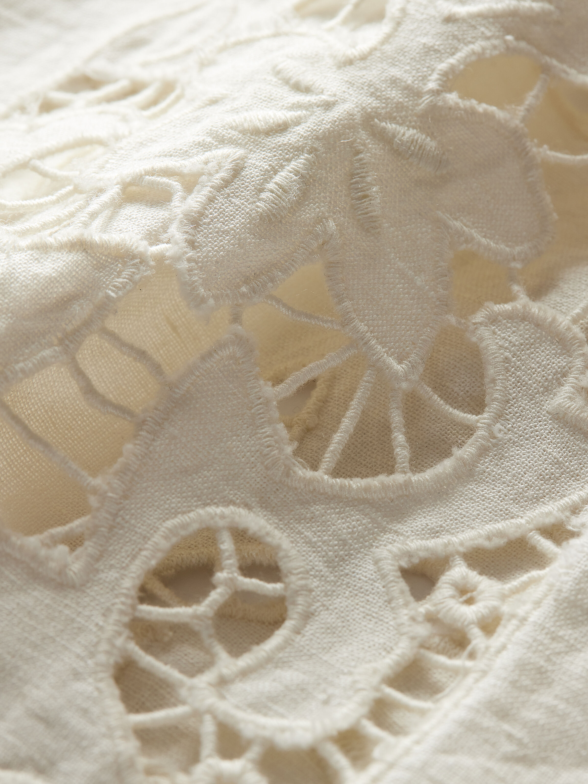 魅力倍増★【alice＆olivia】Marna Tiered Eyelet マキシ ドレス Marna Tiered Maxi Dress In Off White | Alice + Olivia