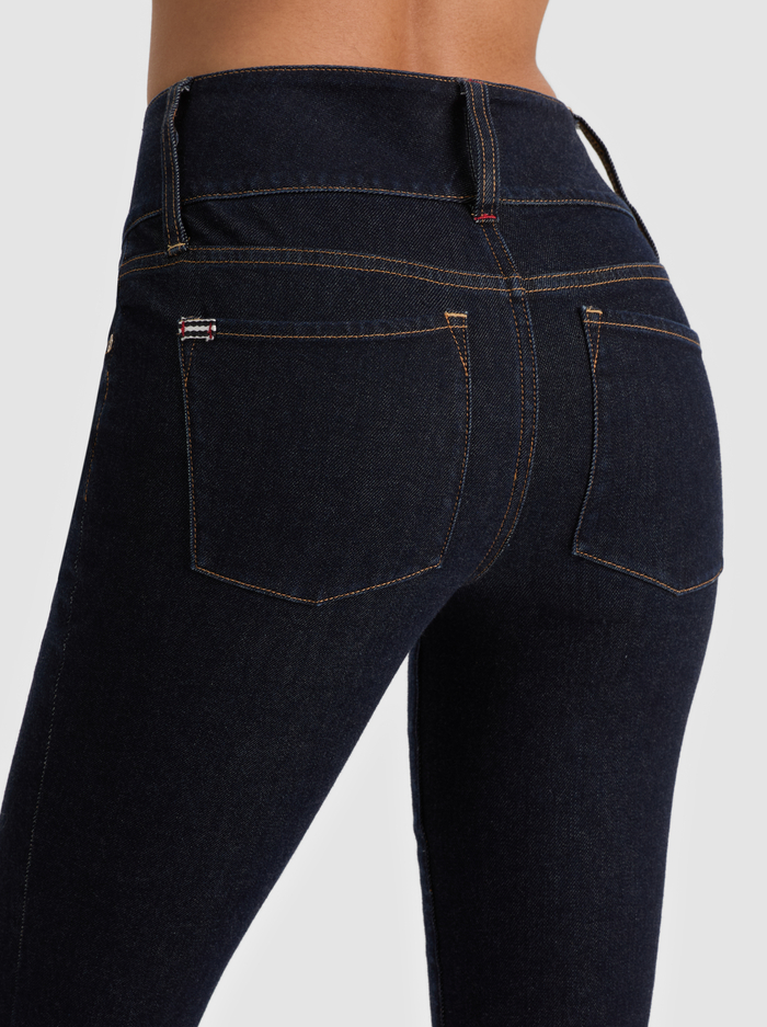 KAI LOW RISE CAPRI JEAN - DARK RINSE image 3 - ALICE + OLIVIA