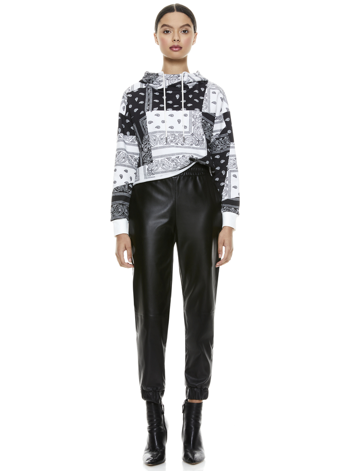 NIKI CROPPED BANDANA HOODIE - VINTAGE BANDANA PATCH BLK/WHT image 4 - Alice And Olivia