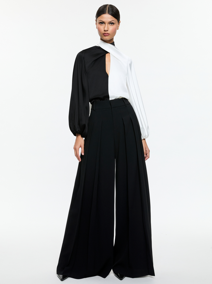MAHOGANY CROP TOP - BLACK/OFF WHITE image 4 - Alice And Olivia