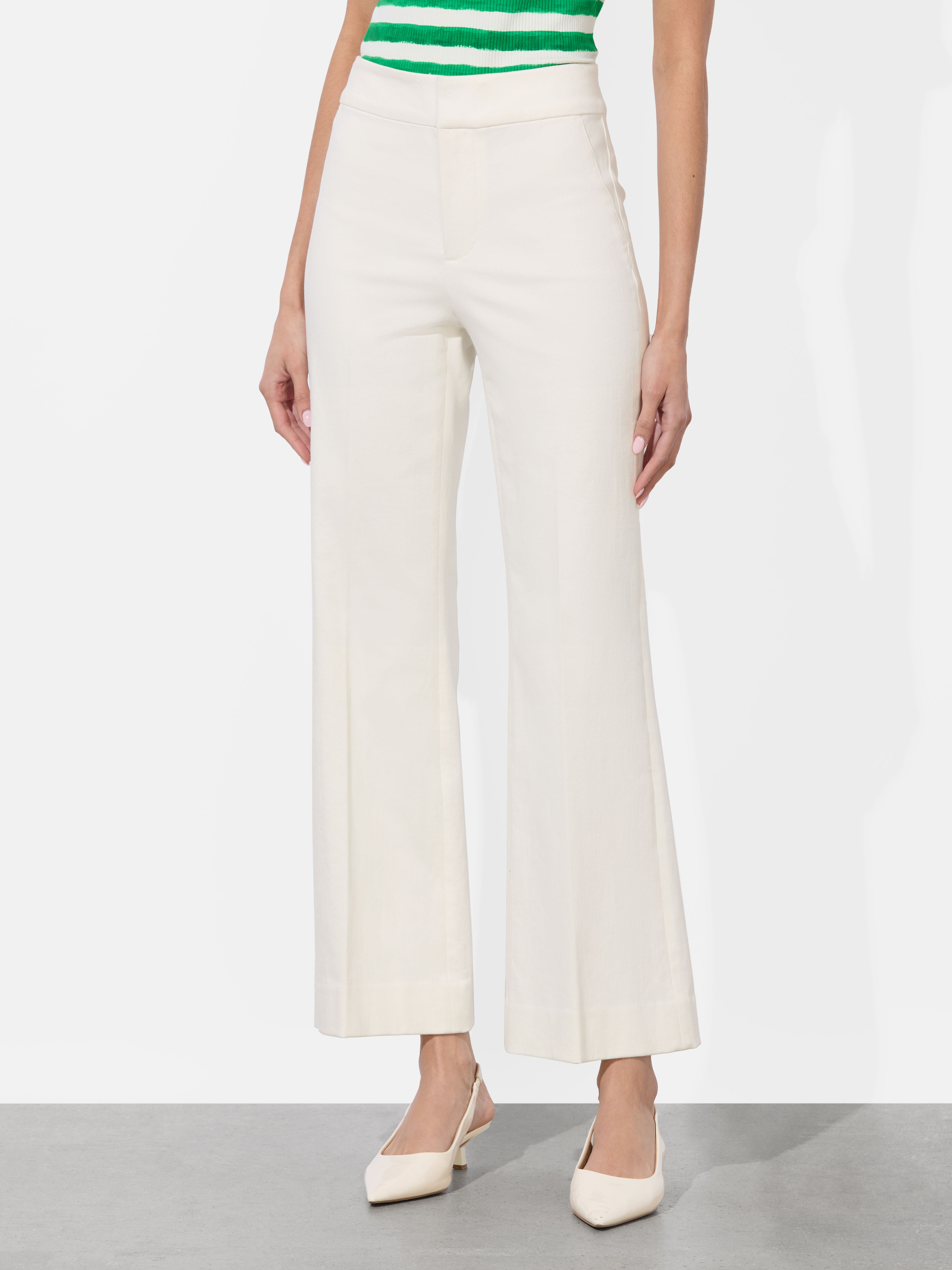 【Alice+Olivia】クインリネン キックフレアパンツ オフホワイト Quinn Kick Flare Jean In Off White | Alice + Olivia