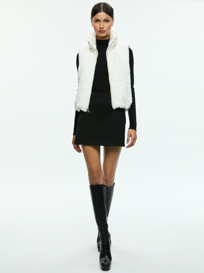 ROBENA TEDDY PUFFER VEST - OFF WHITE image 4 - Alice And Olivia