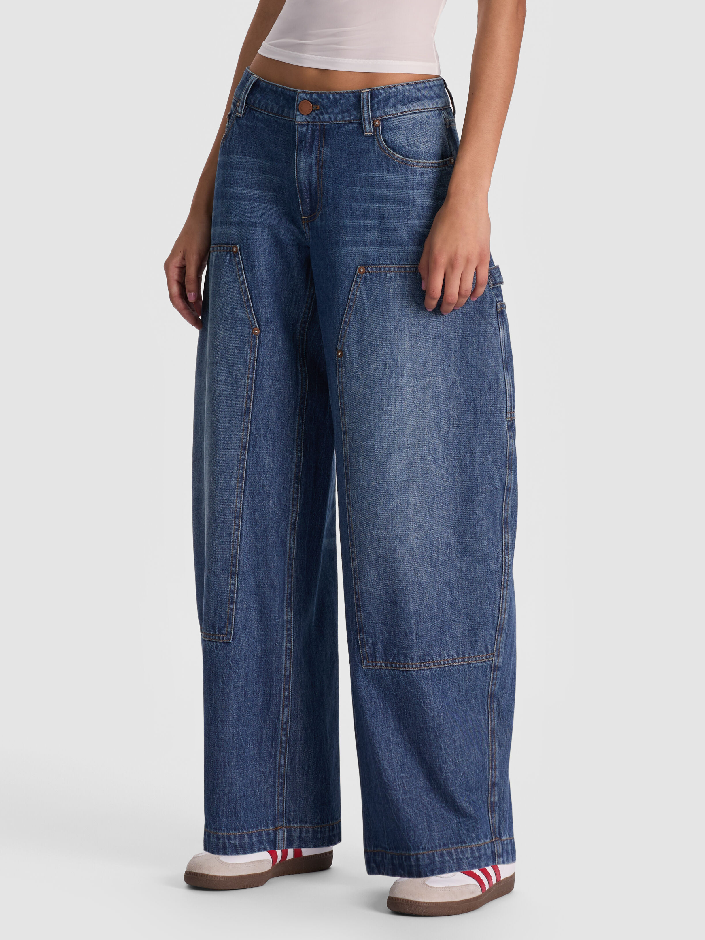 ANDIE CARPENTER BARREL JEAN in CAMBRIA VINTAGE | ALICE + OLIVIA