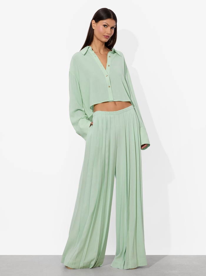 JENNA PLEATED PULL ON PANT - GREEN TEA image 4 - Alice And Olivia