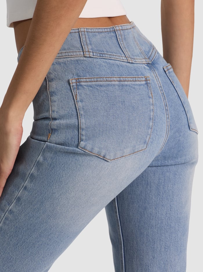 CHELSEA V-WAIST JEAN - EDIE WASH image 4 - ALICE + OLIVIA