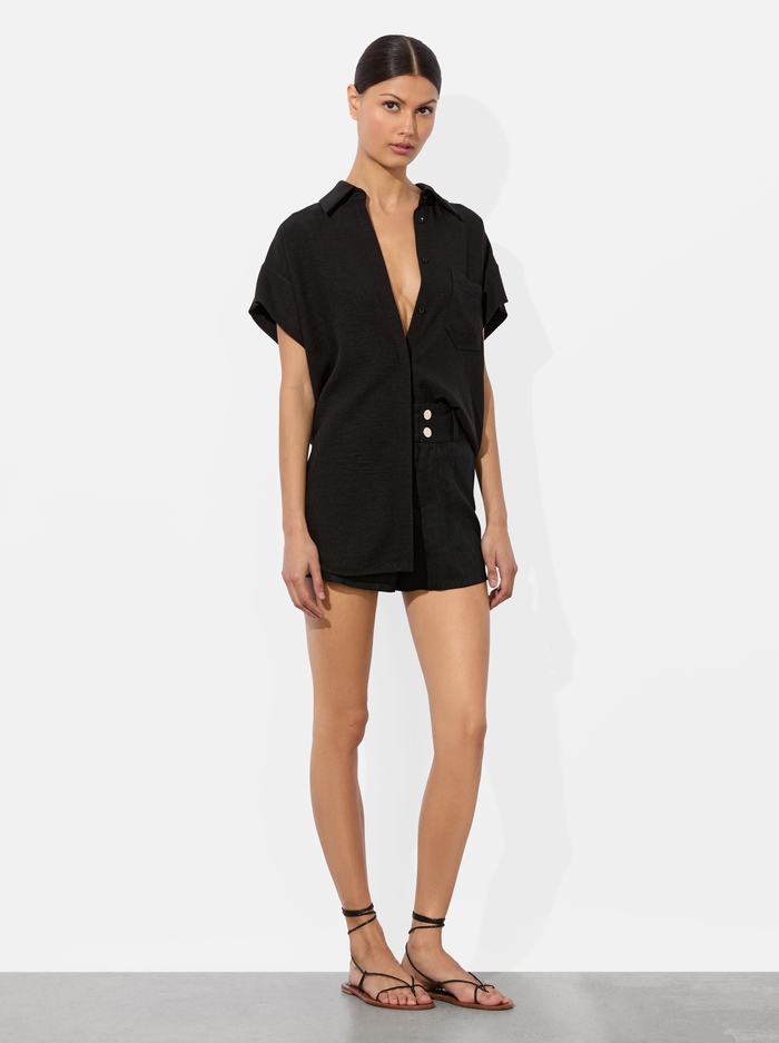 FINELY SHORT SLEEVE BUTTON DOWN - BLACK image 4 - Alice And Olivia
