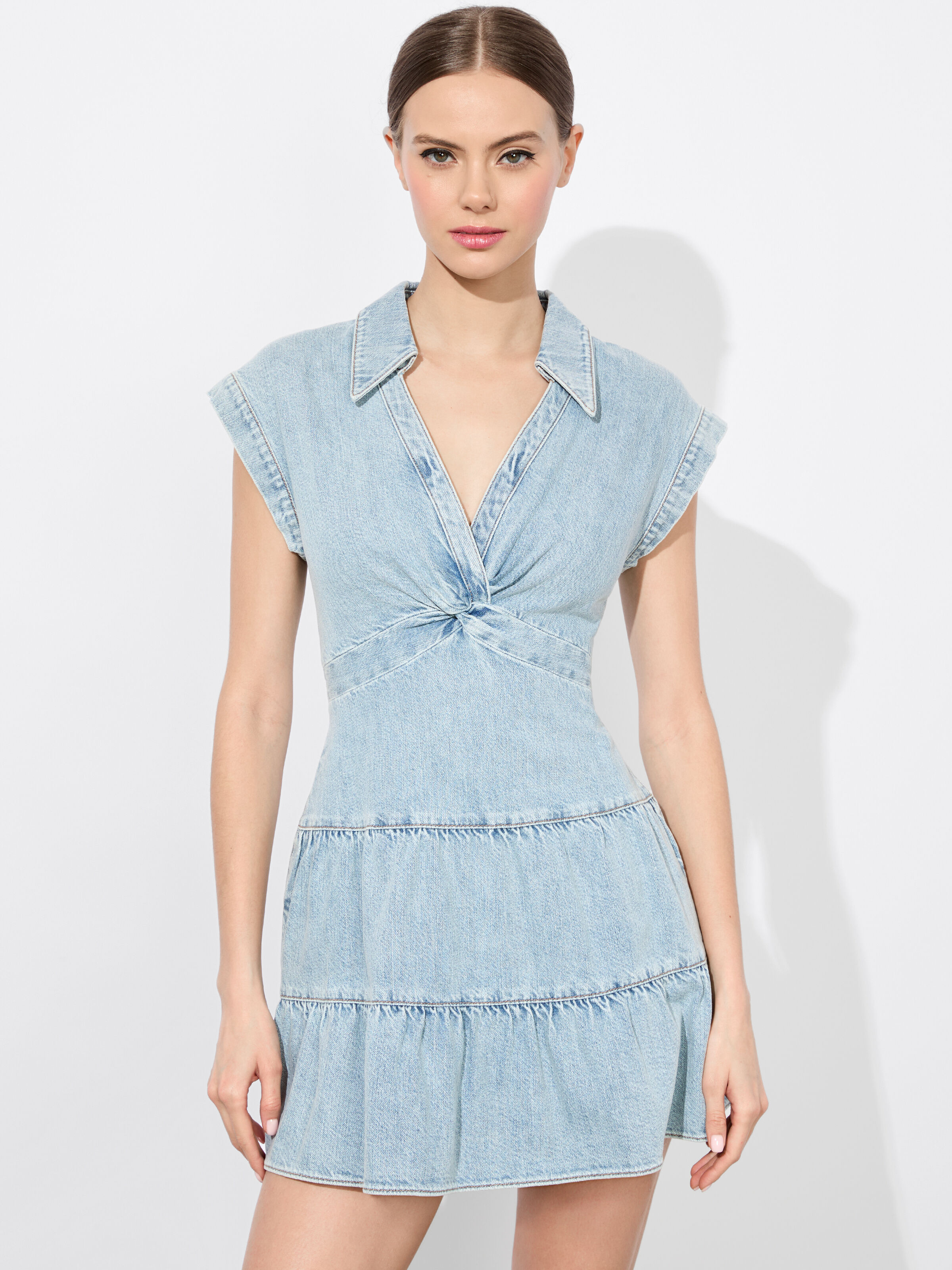【大人気】Alice+Olivia 大人 ★ フアナ ハイロー デニムドレス Juana High Low Denim Dress In Darby Vintage Blue | Alice +