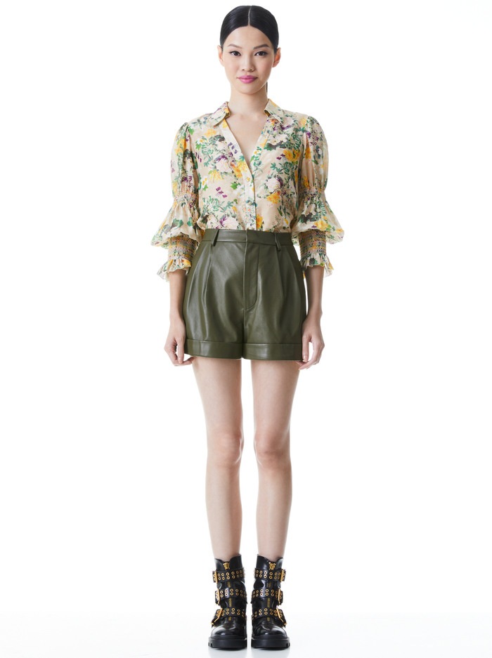 CONRY LEATHER PLEATED CUFF SHORTS - OLIVE image 7 - Alice And Olivia
