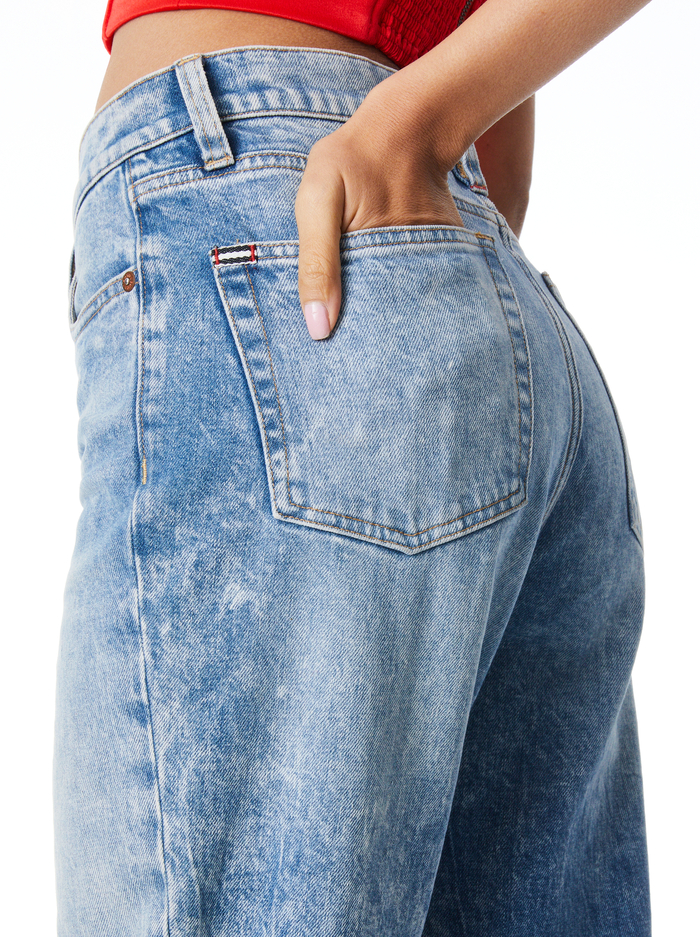 GEORGE HIGH RISE ROLL CUFF JEAN - ROCKY BLUES image 3 - Alice And Olivia