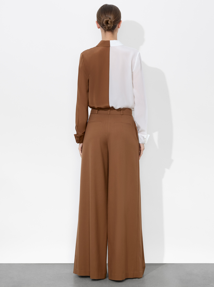 WILLA COLORBLOCK PLKT TOP - OFF WHITE/CAMEL image 2 - ALICE + OLIVIA