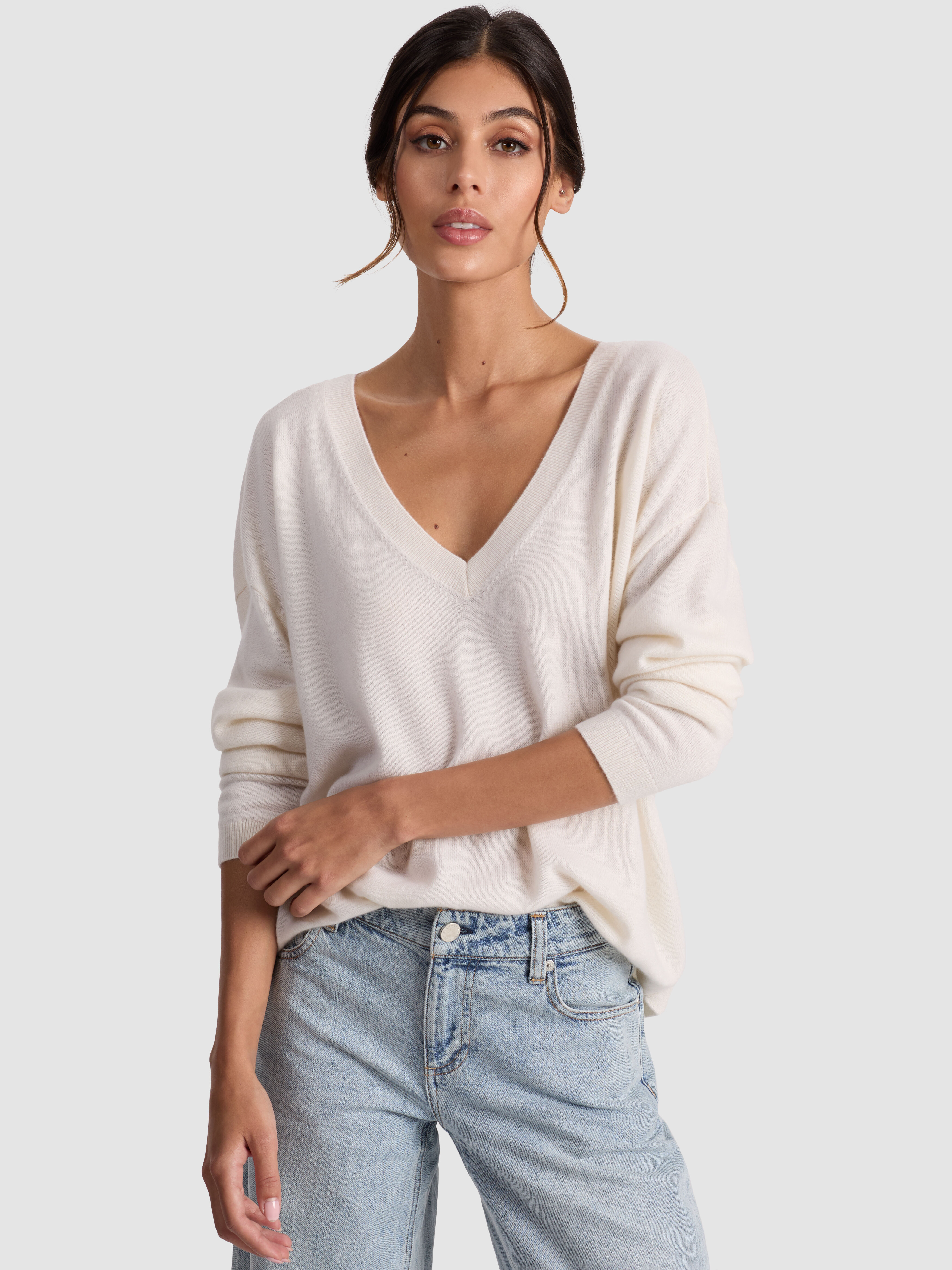 WILLIAMS CASHMERE PULLOVER in ECRU | ALICE + OLIVIA