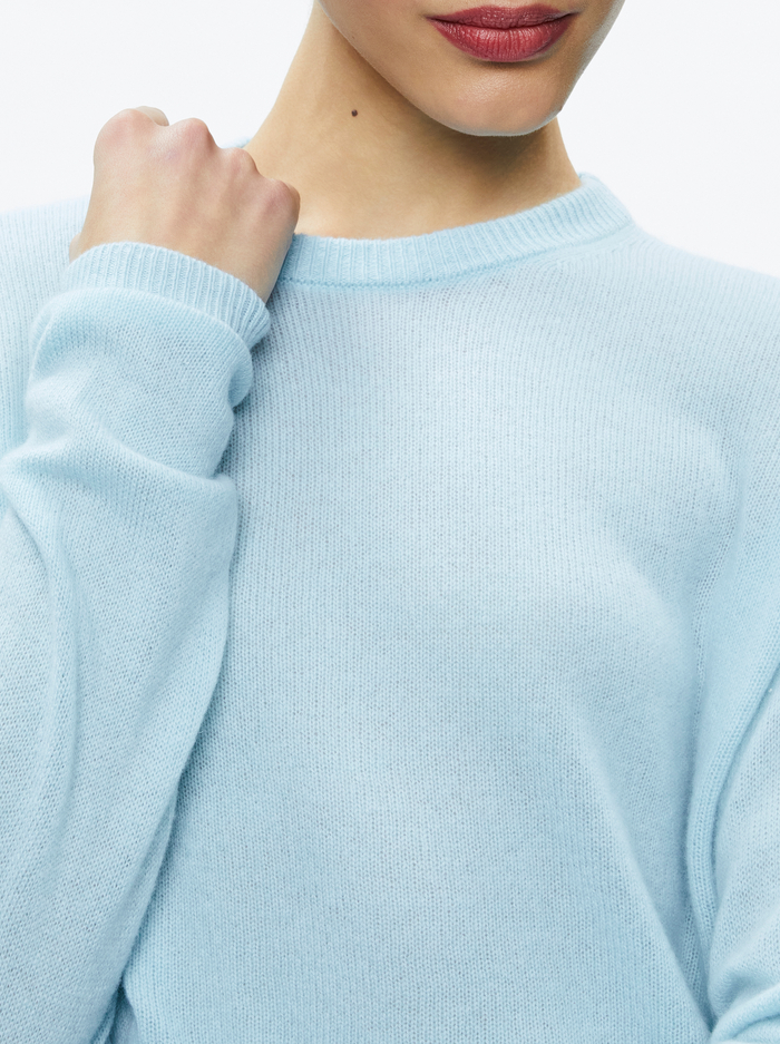 SHERRELL CASHMERE CREW NECK PULLOVER - SPRING SKY image 3 - Alice And Olivia