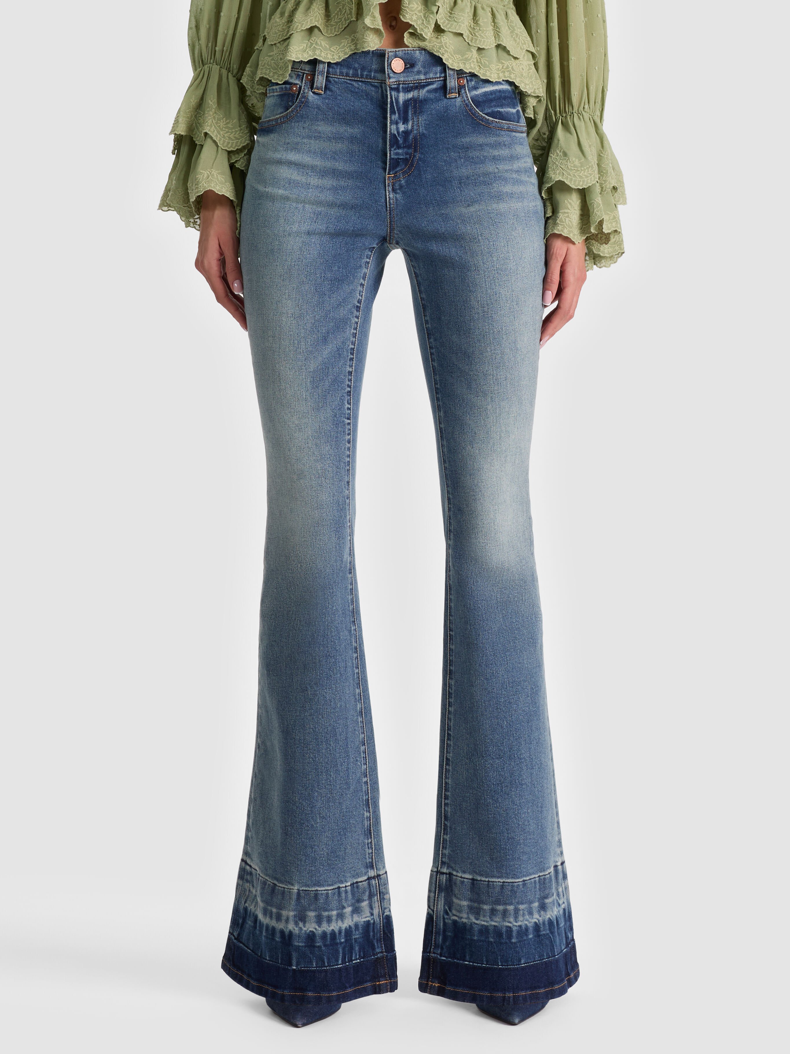 CHELSEA V-WAIST JEAN in EDIE WASH | ALICE + OLIVIA