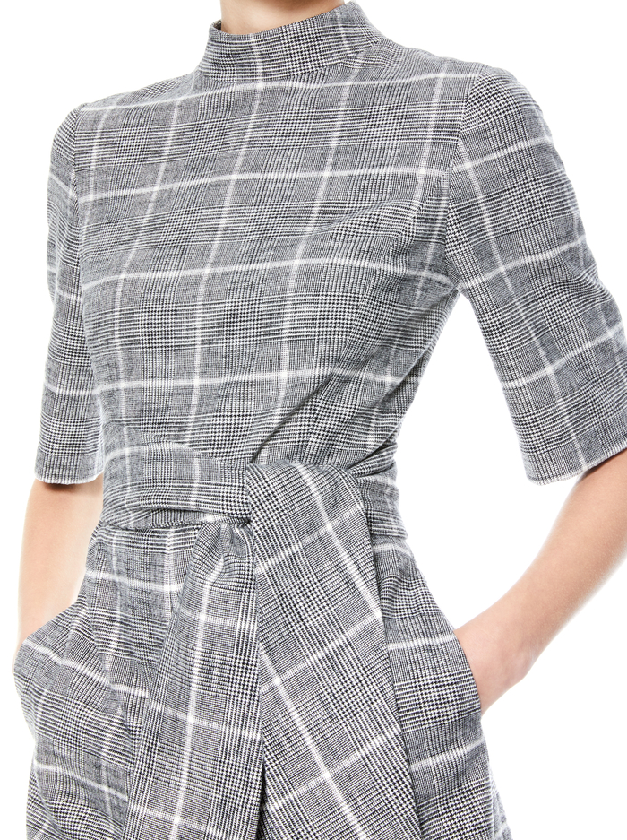 VIRGIL MOCK NECK ROMPER - BLACK/WHITE image 3 - Alice And Olivia