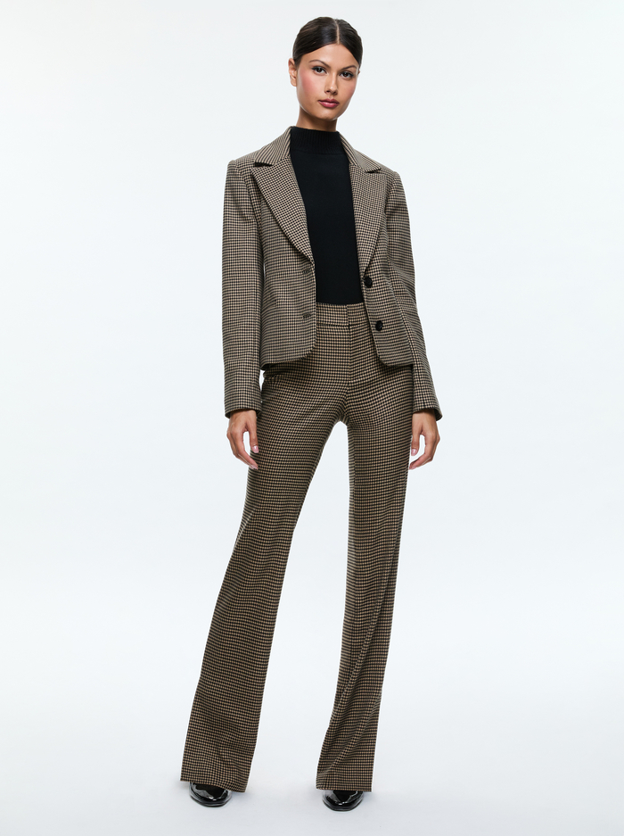 NEW OLIVIA TROUSER - CAMEL/BLACK image 4 - Alice And Olivia