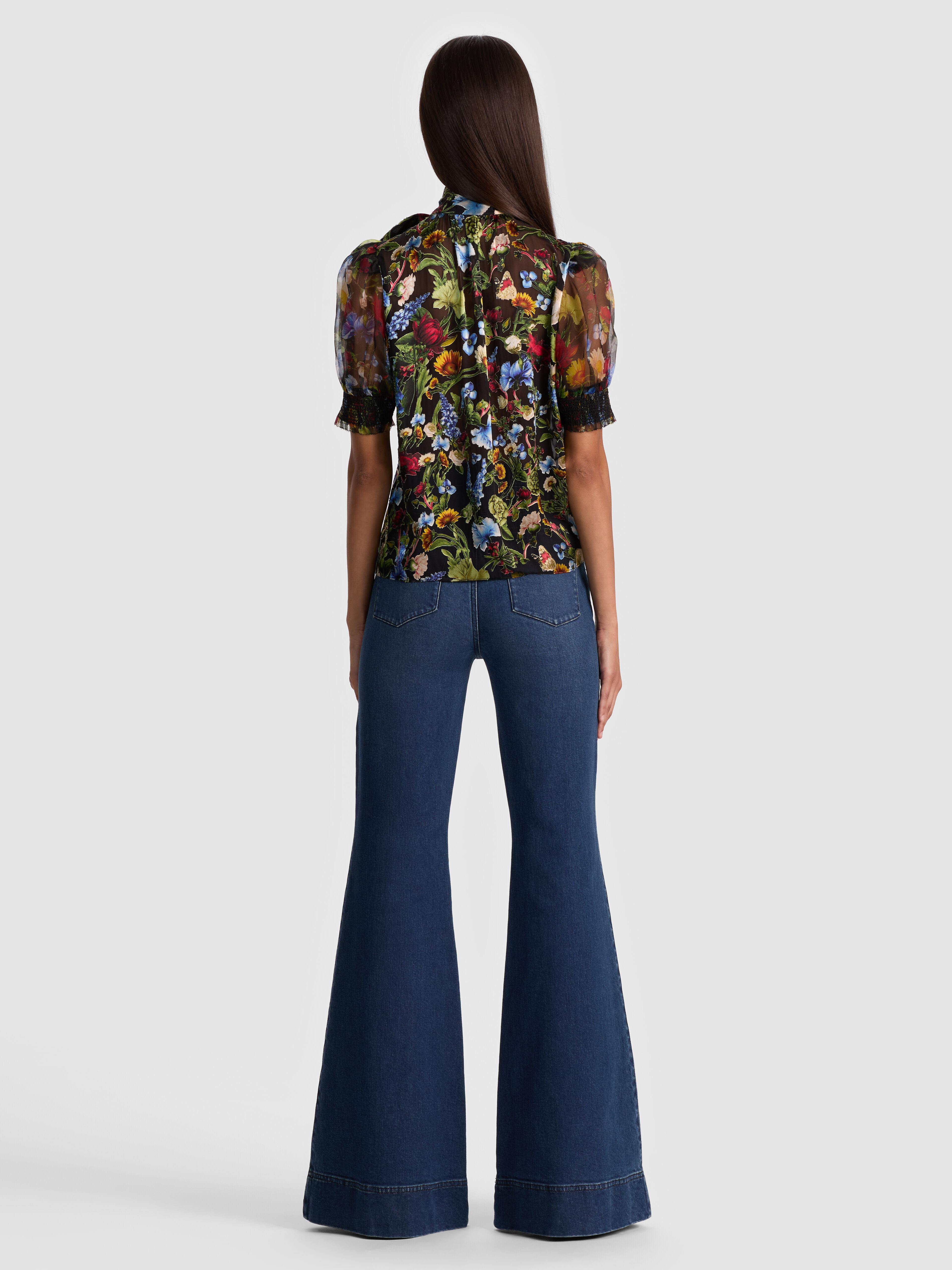 可愛らしさと機能性を兼ね備えた一着【alice olivia】ロンパース Alice + Olivia – Très Chic