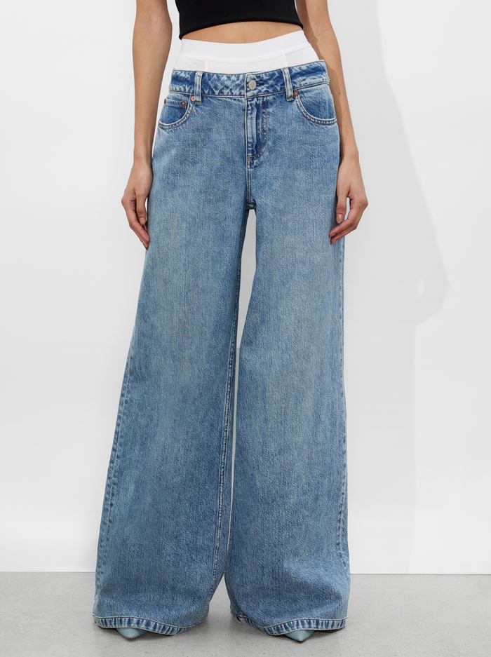 IAN BOXER JEAN - HARLOW VTG BLUE/OFF WHITE - Alice And Olivia