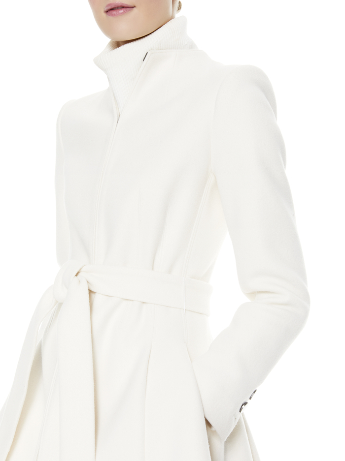 Bain Belted High Neck Coat In White | Alice And Olivia