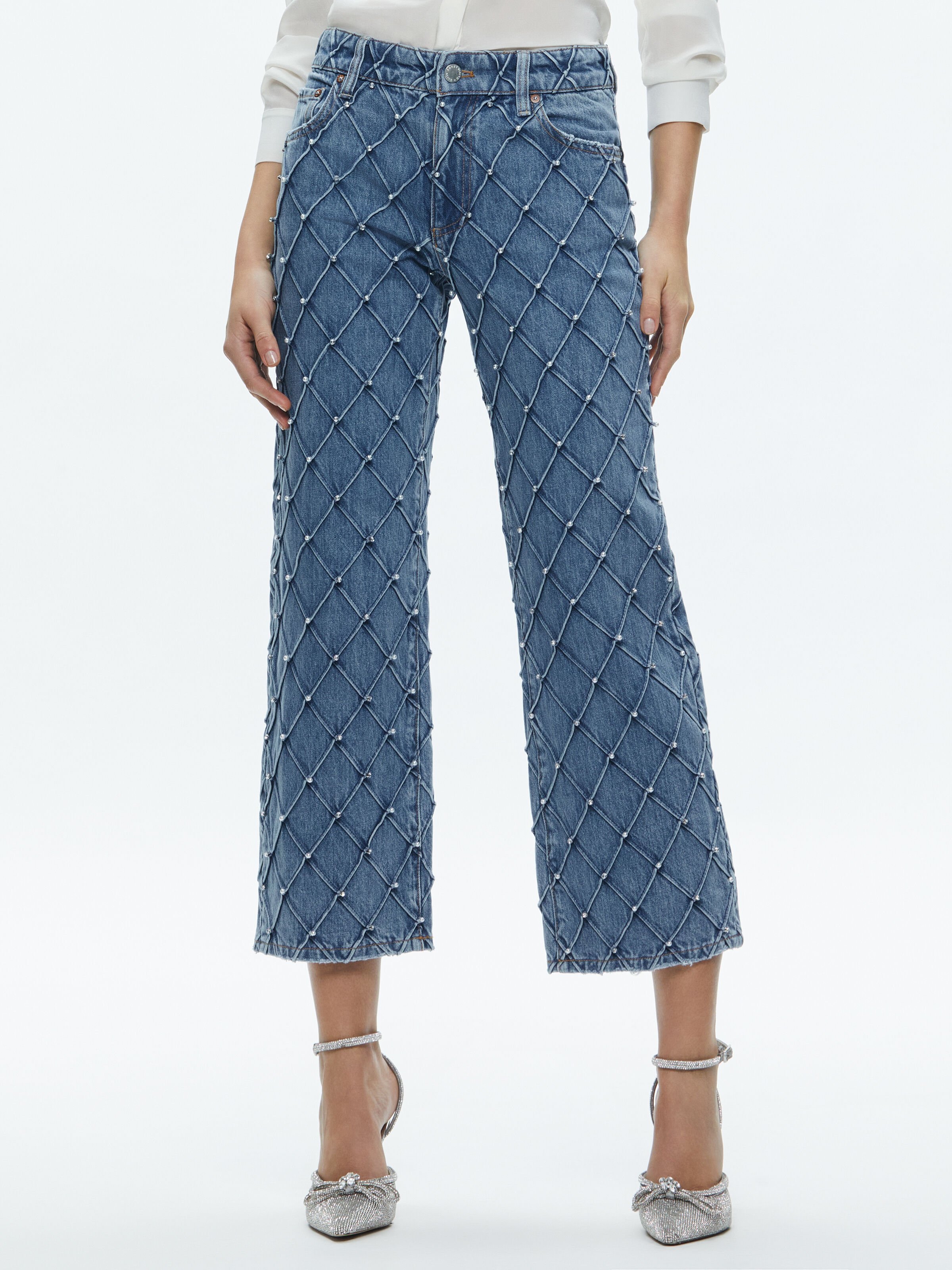 Weezy Quilted Embellished Cropped Mid Rise Jean In Light Indigo Alice Olivia