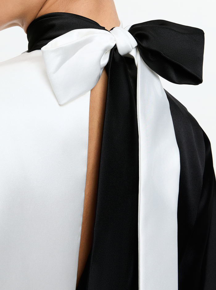 MAHOGANY CROP TOP - BLACK/OFF WHITE image 3 - Alice And Olivia