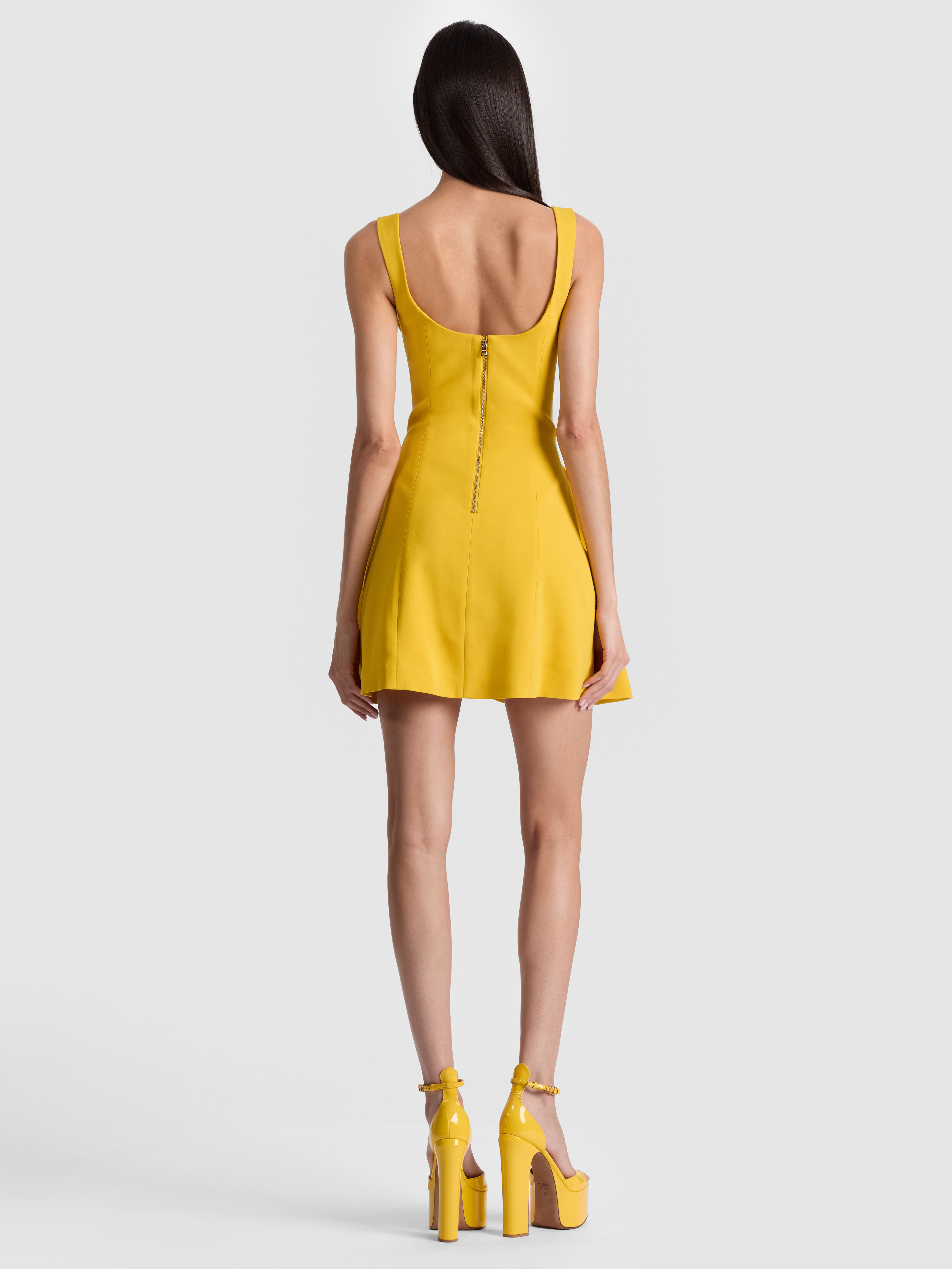 【Alice+Olivia】EVELINA リネン ツイストネック 膝上丈 ドレス Evelina Linen Mini Dress In Black | Alice + Olivia