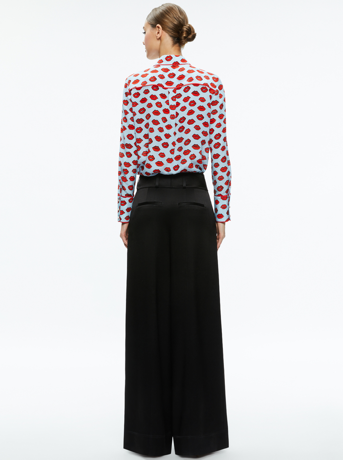 WILLA PLACKET TOP WITH PIPING - KISS KISS BLUE image 1 - Alice And Olivia