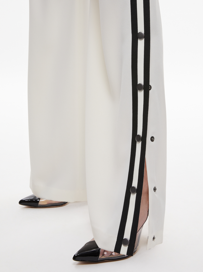 JC SIDE SNAP WIDE LEG PANT - ECRU/BLACK image 3 - Alice And Olivia
