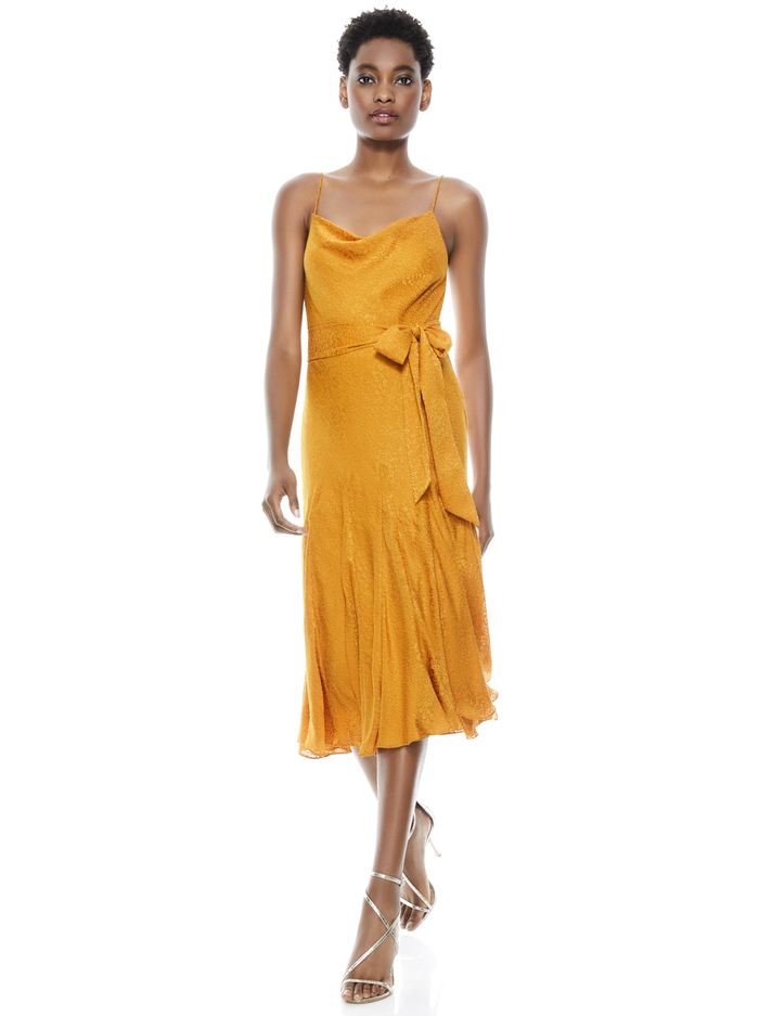 WEBBER TIE WAIST MIDI DRESS - AUTUMN GOLD image 4 - Alice And Olivia